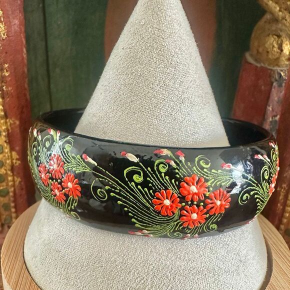 Hand-Painted Floral Lacquer Wood Bangle Bracelet - Picture 1 of 7